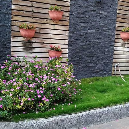 Michelle Motel Đài Trung Ngoại thất bức ảnh