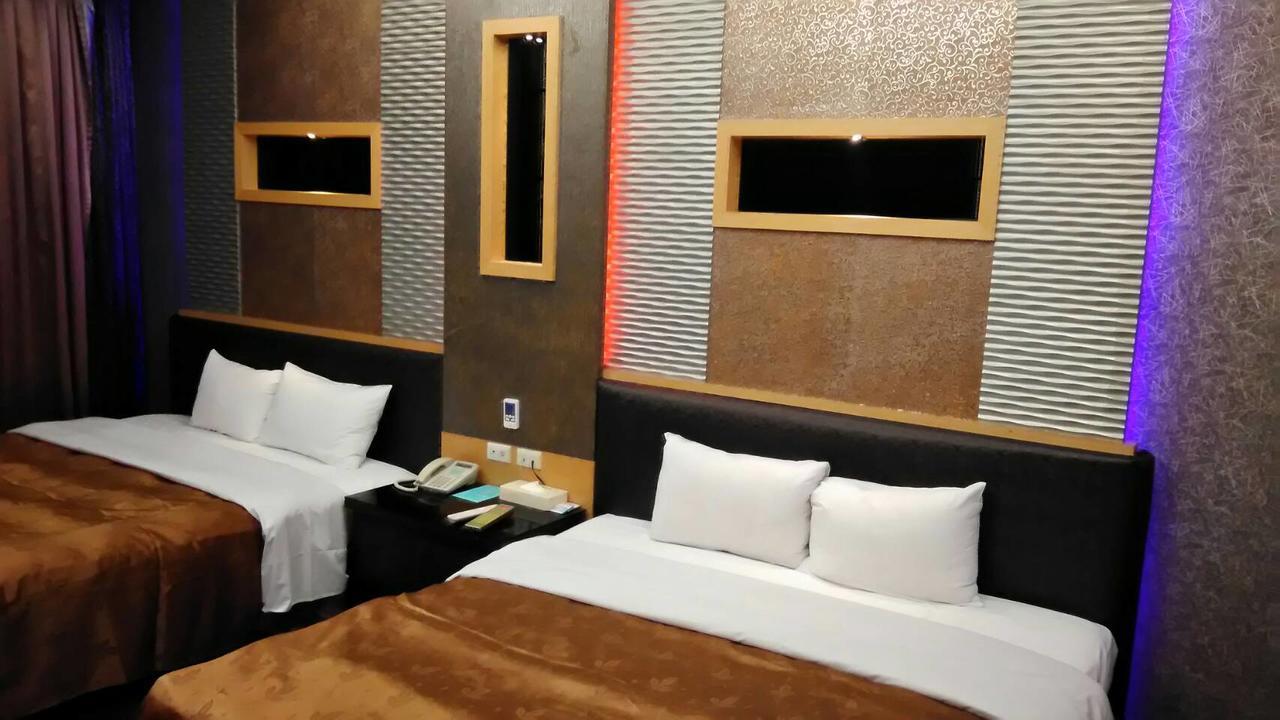 Michelle Motel Đài Trung Ngoại thất bức ảnh