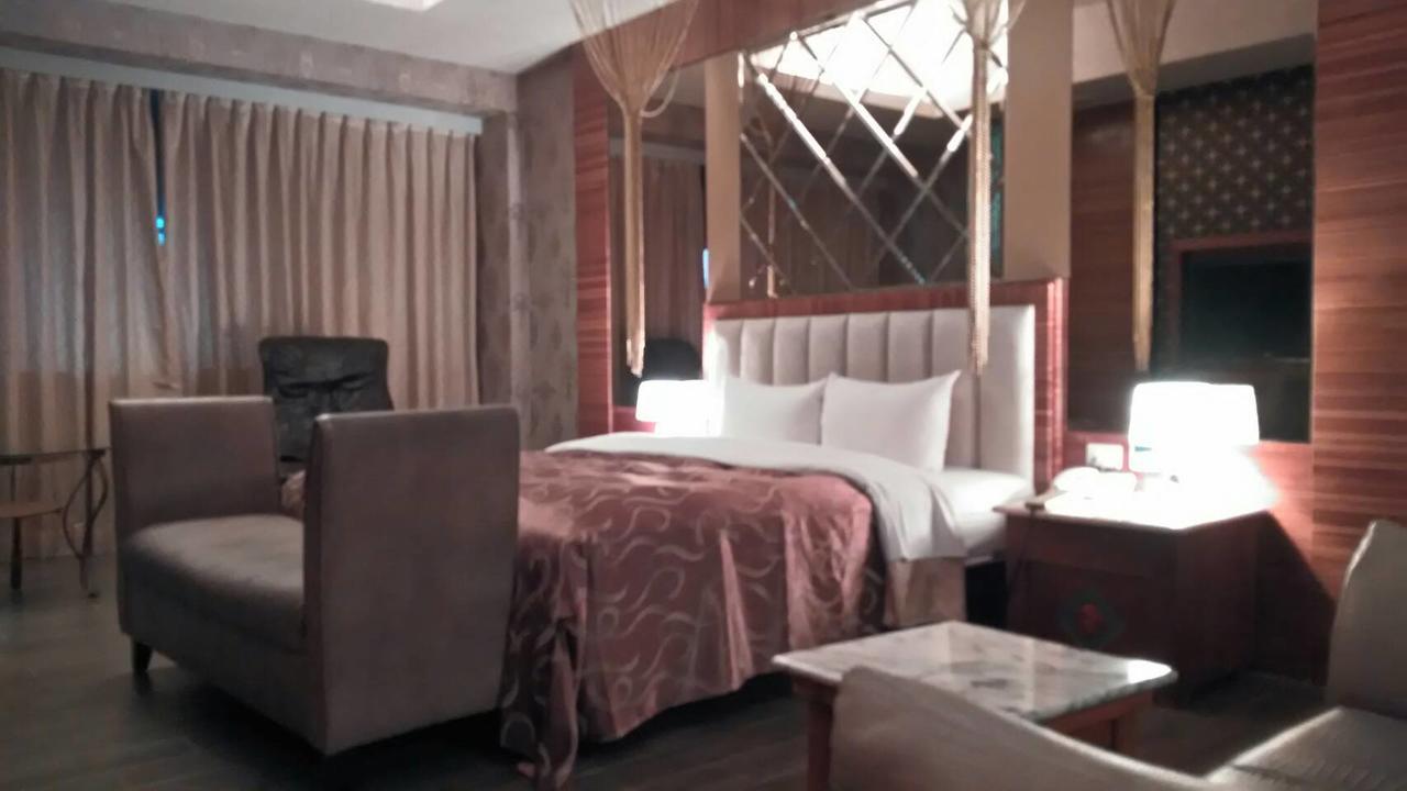 Michelle Motel Đài Trung Ngoại thất bức ảnh