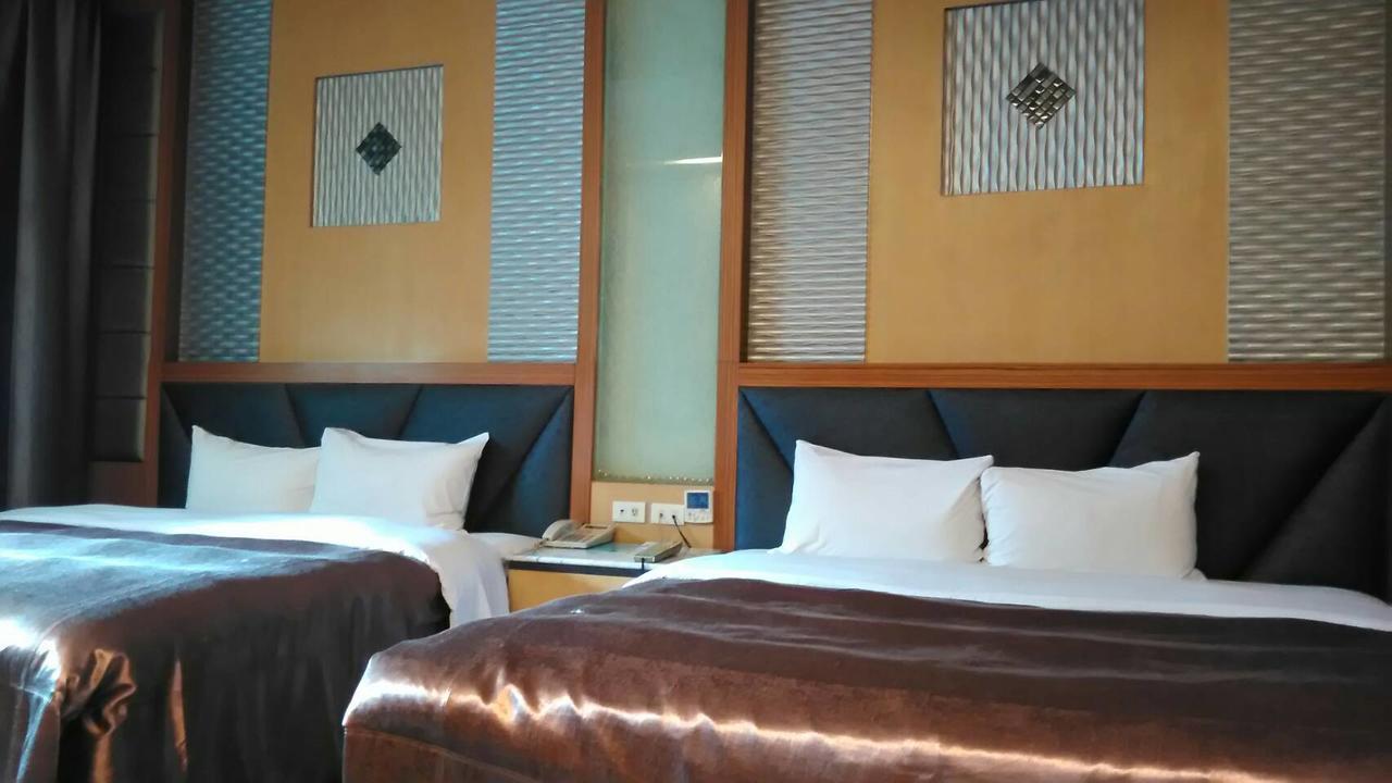 Michelle Motel Đài Trung Ngoại thất bức ảnh